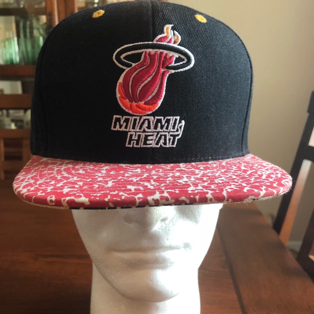 Miami Heat Mitchell & Ness Snapback Nwt - Picture 1 of 5